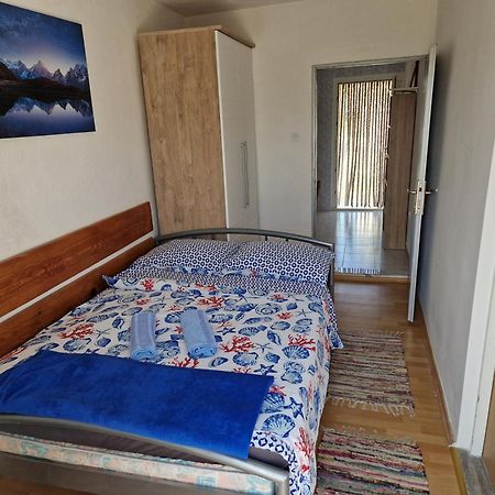 Apartments Nikol Lopar Eksteriør bilde