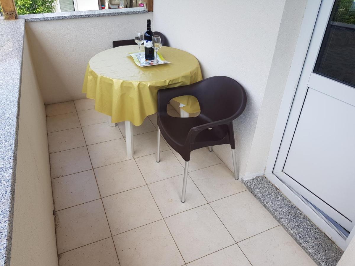 Apartments Nikol Lopar Eksteriør bilde