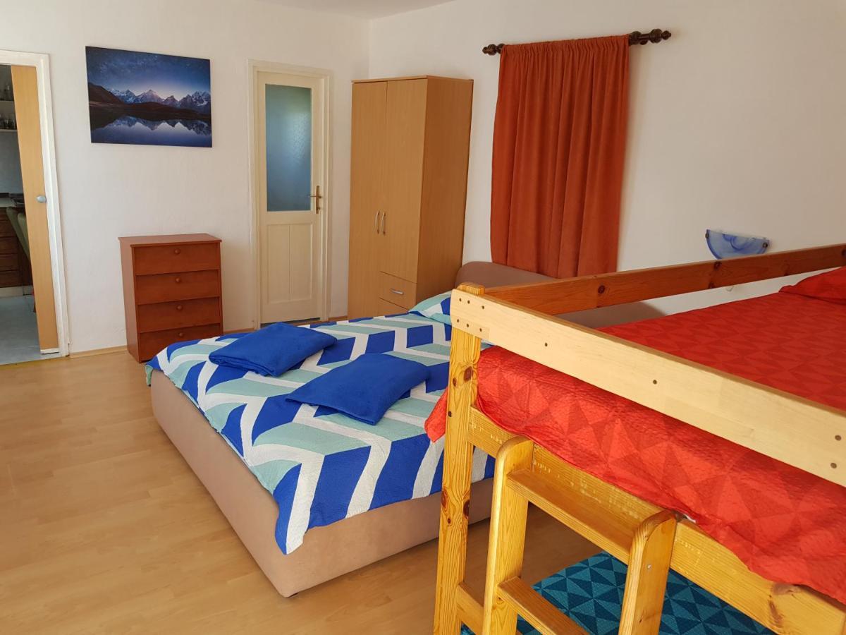 Apartments Nikol Lopar Eksteriør bilde